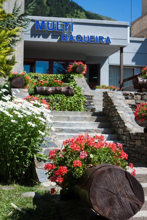 Apartamentos Multibaqueira Baqueira Beret Bagian luar foto