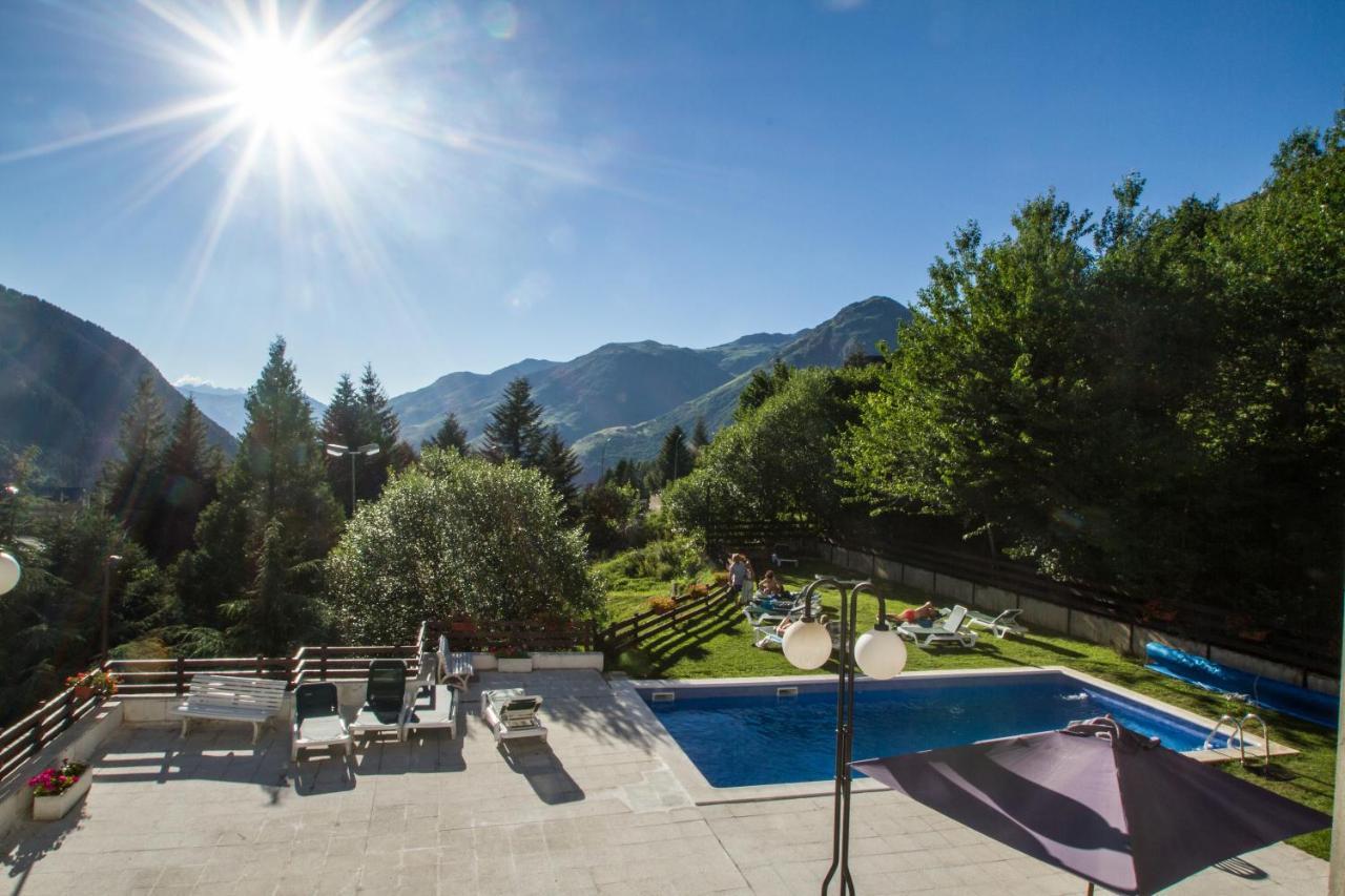 Apartamentos Multibaqueira Baqueira Beret Bagian luar foto